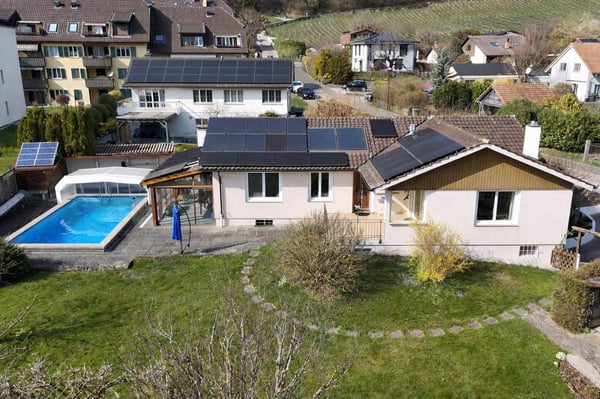 Maison familiale avec piscine et espaces extérieurs 1