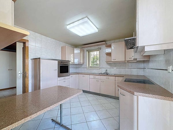 Élégante maison individuelle de 6,5 pièces avec terrasse et vue imprenable 3