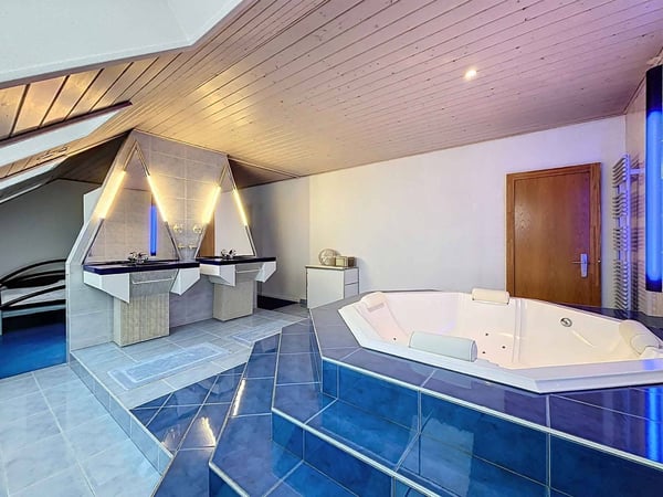Spacieux appartement de 5 pièces au cur de La Chaux-de-Fonds 8
