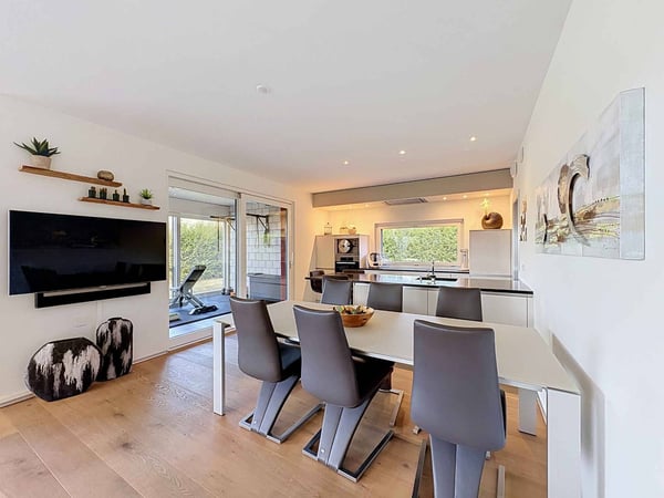 Villa familiale avec espace professionnel indépendant dans un cadre verdoyant 3
