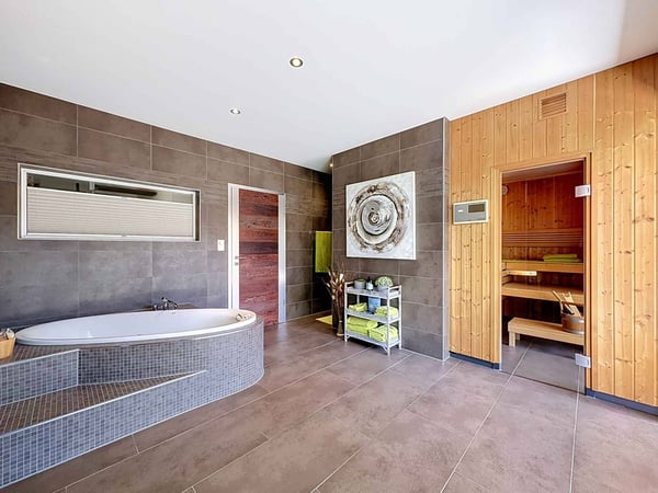 Villa familiale avec espace professionnel indépendant dans un cadre verdoyant 4
