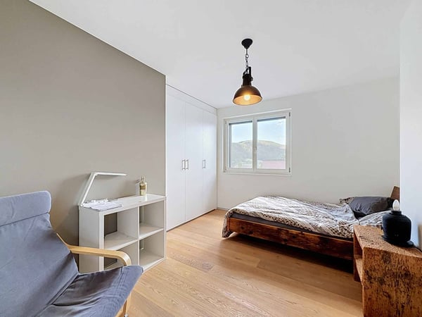 Villa familiale avec espace professionnel indépendant dans un cadre verdoyant 9