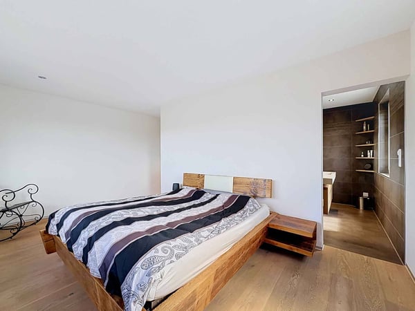 Villa familiale avec espace professionnel indépendant dans un cadre verdoyant 6