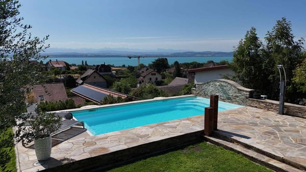 Élégante propriété familiale avec vue sur le lac 1