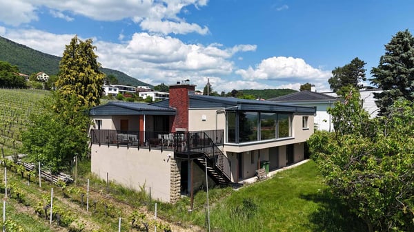 Villa de standing au cur des vignes avec vue lac imprenable 1