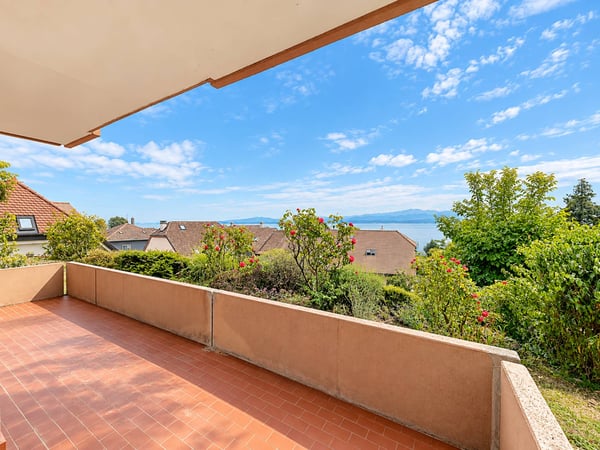 Un appartement généreux avec vue sur le lac et les Alpes 9