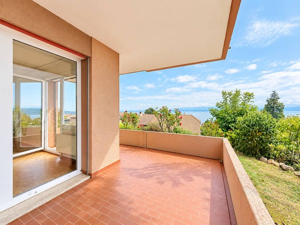 Un appartement généreux avec vue sur le lac et les Alpes 8