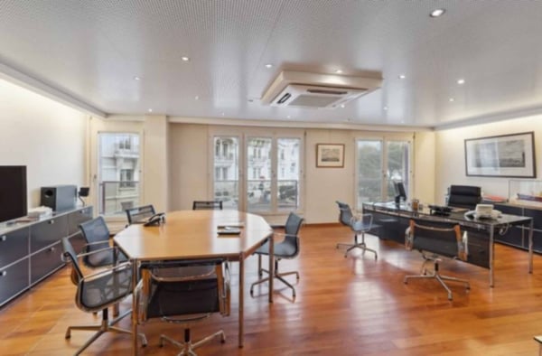 vendre : Bureaux sur les Quais Lot PPE commerciaux à Genève 2