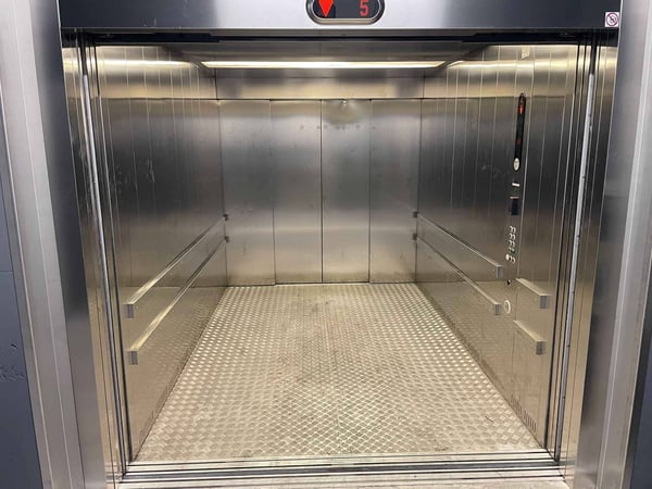 Surface de bureaux de 375 m² au cur des Acacias 9
