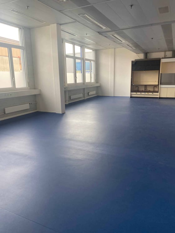 Atélier de 92 m2 au rez supérieur Zone FTI 3