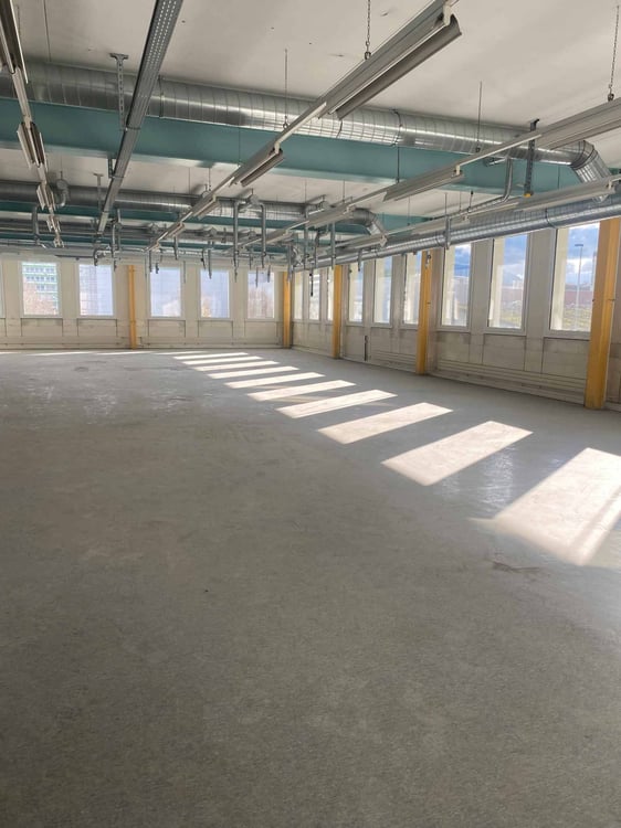Locaux commerciaux en zone FTI d'env 1100 m2 à Plan-les-Ouates 4