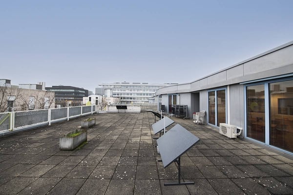 Plan-les-Ouates surface de 430 m2 avec une terrasse 2
