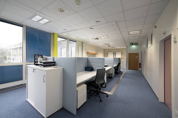 Locaux en zone FTI d'env 720m2 à Plan-les-Ouates 1