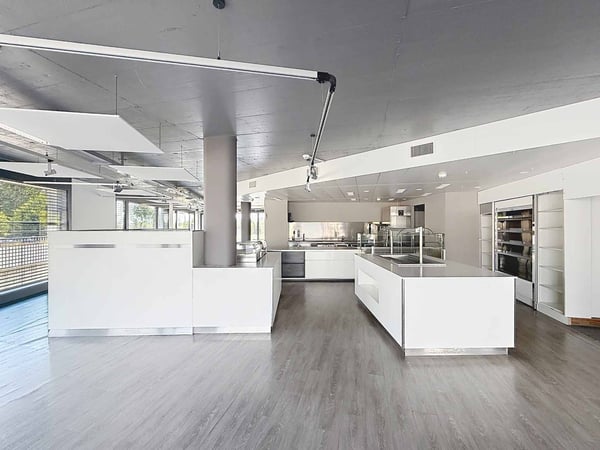 LAKE CENTRE - Un rez-de-chaussée prêt pour votre production alimentaire 6