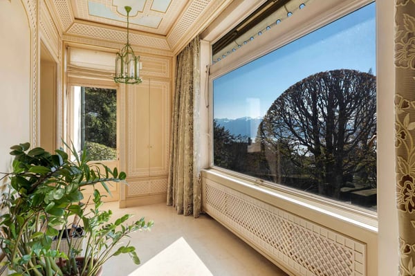 Propriété d'époque et vue dominante sur la ville et le Léman 11