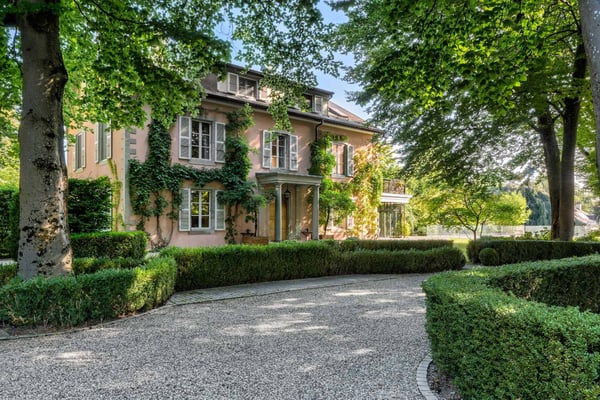 Propriété d'exception à deux pas du lac Léman 1