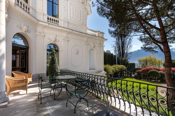 Perle architecturale au bord du lac 11