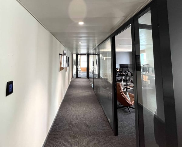 Bureaux lumineux de 200 m² au cur de la ville Immeuble de standing 2