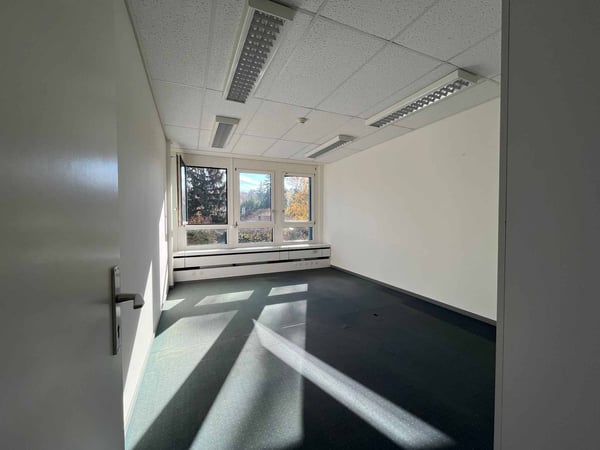 Bureaux de 14 m2 - lumineux à proximité de l'aéroport et de la Place des Nations 2