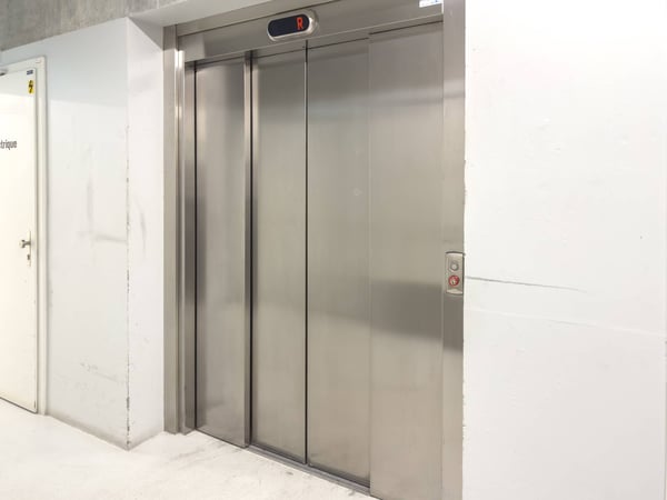 Magnifiques surfaces commerciales/bureaux à louer à Plan-les-Ouates 9