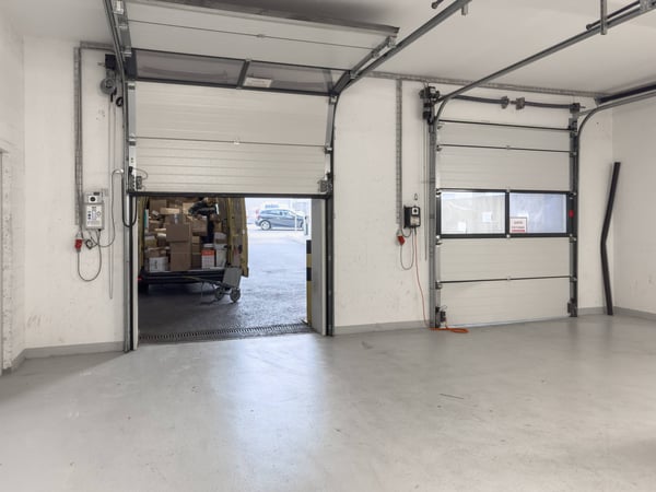 Magnifiques surfaces commerciales/bureaux à louer à Plan-les-Ouates 11