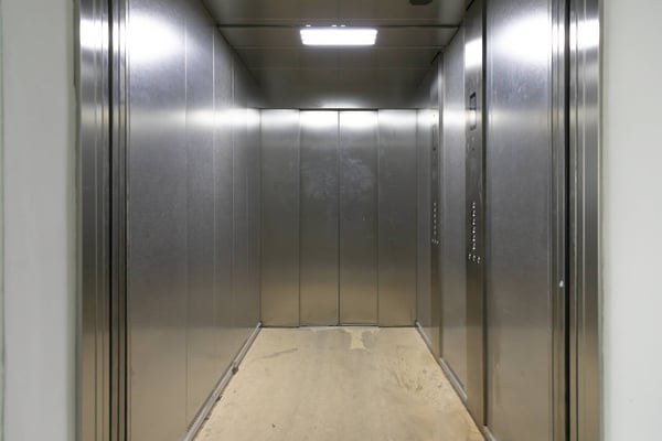 Magnifique surface de 300 m2 au 2ème étage d'un bâtiment moderne 8