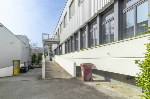 BÂTIMENT MULTIFONCTIONNEL DE 3 NIVEAUX À MEYRIN 10