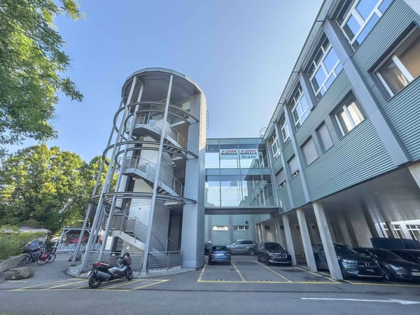 Bureau lumineux de 200m² à Carouge 6