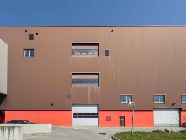 Dépôt Logistique -aménagé de racks - accès quais de Déchargement 6