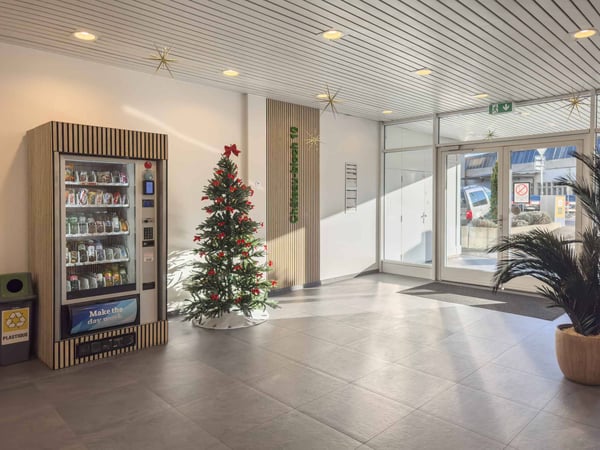 Bureau de 283 m² au 1er étage d'un bâtiment industriel au Lignon 8