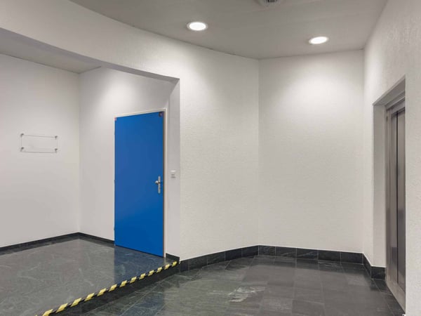 Bureau de 283 m² au 1er étage d'un bâtiment industriel au Lignon 6