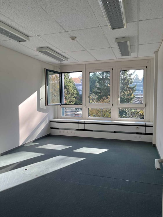 Bureaux de 273m2 lumineux à proximité de l'aéroport et de la Place des Nations 2