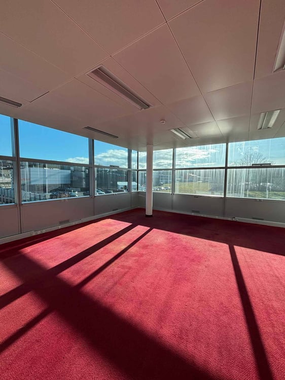 BUREAUX 200 M² - Proche Aéroport 3