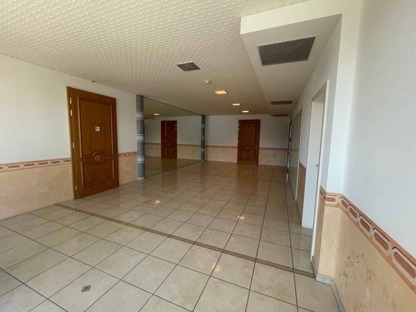 BUREAUX 200 M² - Proche Aéroport 9