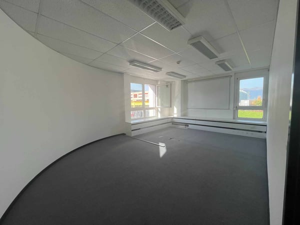 Bureaux de 240m2 lumineux à proximité de l'aéroport et de la Place des Nations 2