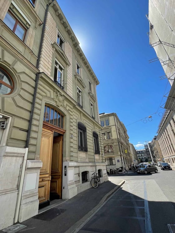 Immeuble administratif rénové d'environ 1300m2 - Quartier des Banques 2