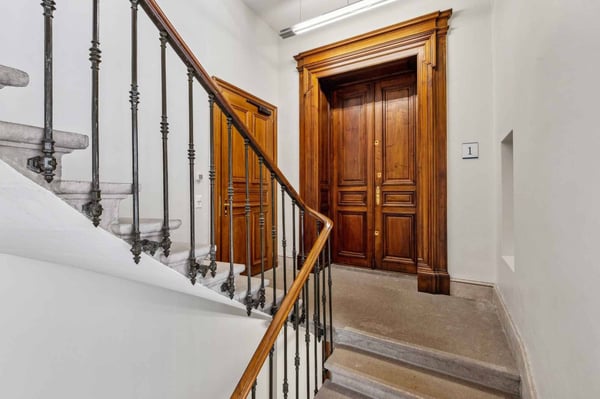 Immeuble administratif rénové d'environ 1300m2 - Quartier des Banques 10