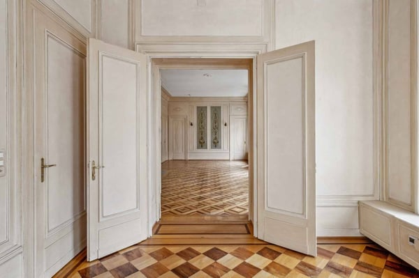 Immeuble administratif rénové d'environ 1300m2 - Quartier des Banques 8