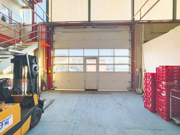 Atelier / logistique avec grande hauteur et mezzanine  Meyrin 2