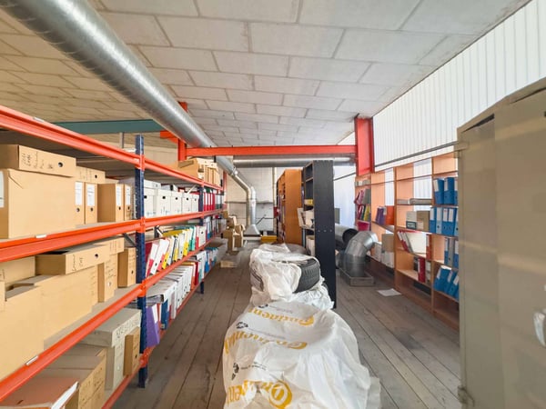 Atelier / logistique avec grande hauteur et mezzanine  Meyrin 7