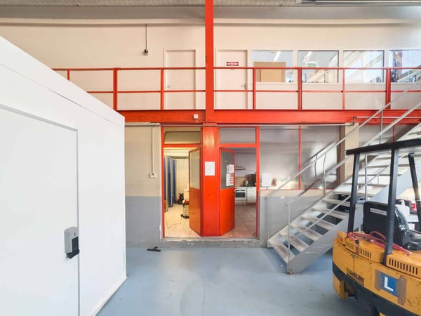 Atelier / logistique avec grande hauteur et mezzanine  Meyrin 3