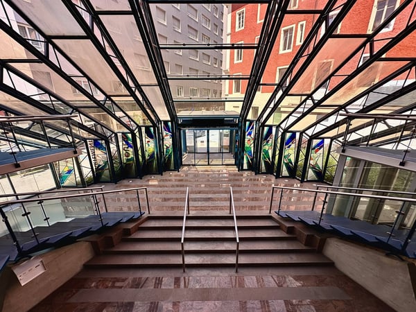 Showroom, bureaux, locaux de 230 m2 à louer à la Chaux-de-Fonds 2