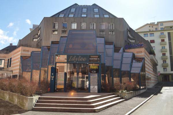 Showroom, bureaux, locaux de 230 m2 à louer à la Chaux-de-Fonds 1