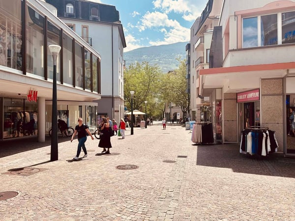 Magnifique arcade de 450 m2 à louer à l'hypercentre de Sion 2