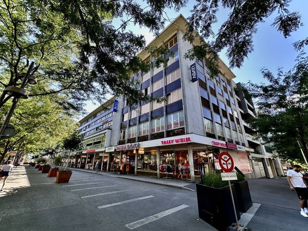 Dépôt, stockage de 1000 m2 div. dès 610 m2 à louer à l'hypercentre de Sion 1