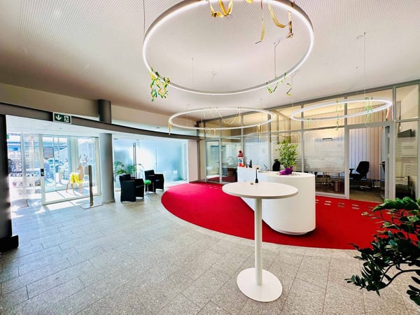 Arcade de 210 m2 idéalement située en face de la gare de Sierre 2