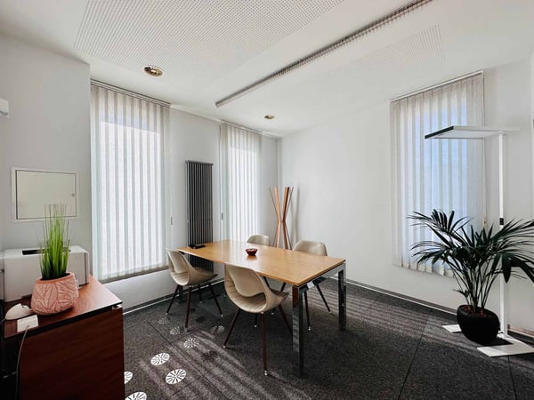 Arcade de 210 m2 idéalement située en face de la gare de Sierre 3