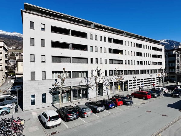 Arcade de 210 m2 idéalement située en face de la gare de Sierre 5