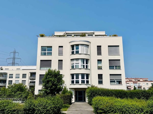 Magnifiques bureaux de 370 m2 avec jardin à louer à Nyon 9