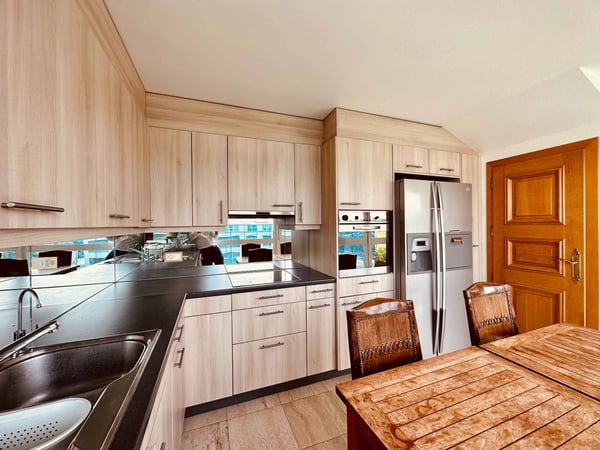 Magnifiques bureaux de 370 m2 avec jardin à louer à Nyon 6